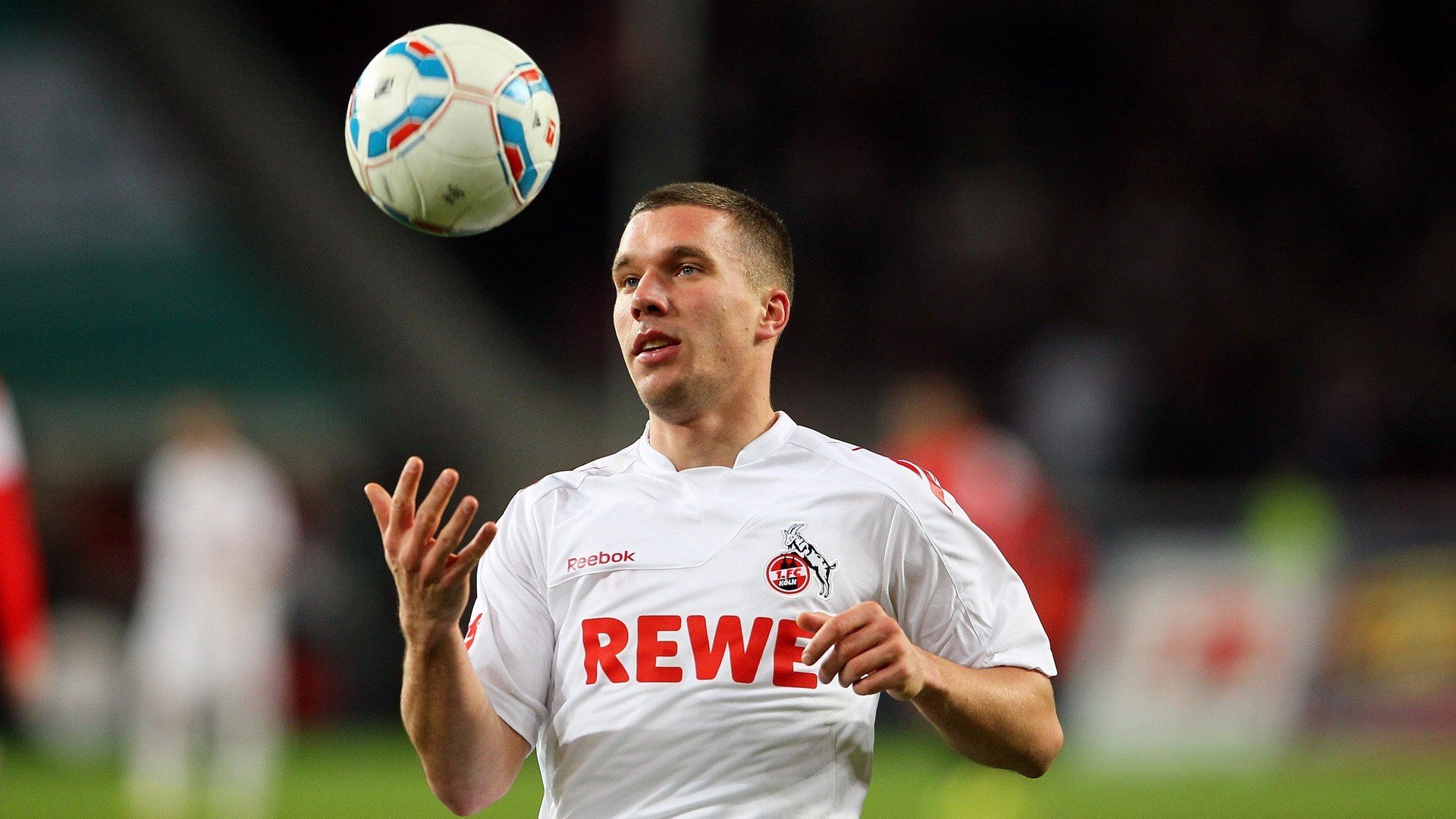 《美联社》：荷兰女足在预选赛中与西班牙队激战，荷兰女足对美国女足预测